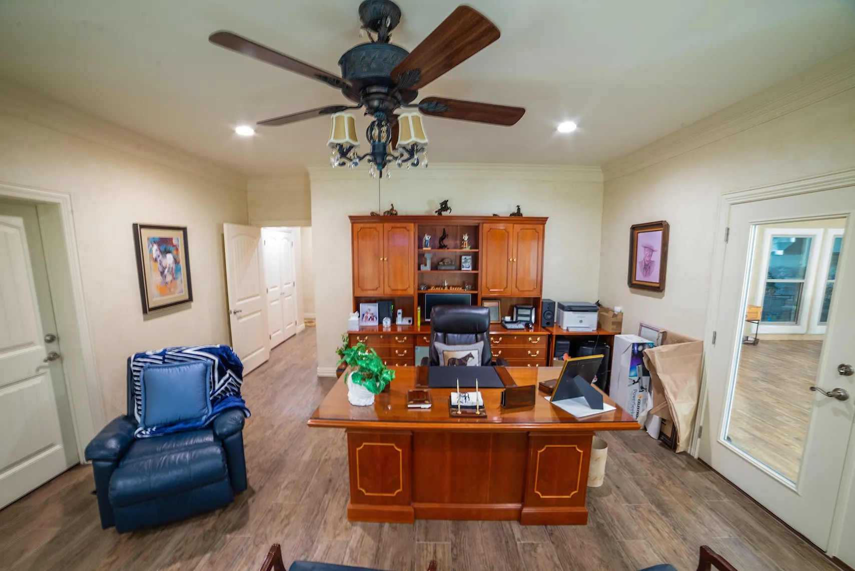 Second office / guest room with executive desk and built-ins