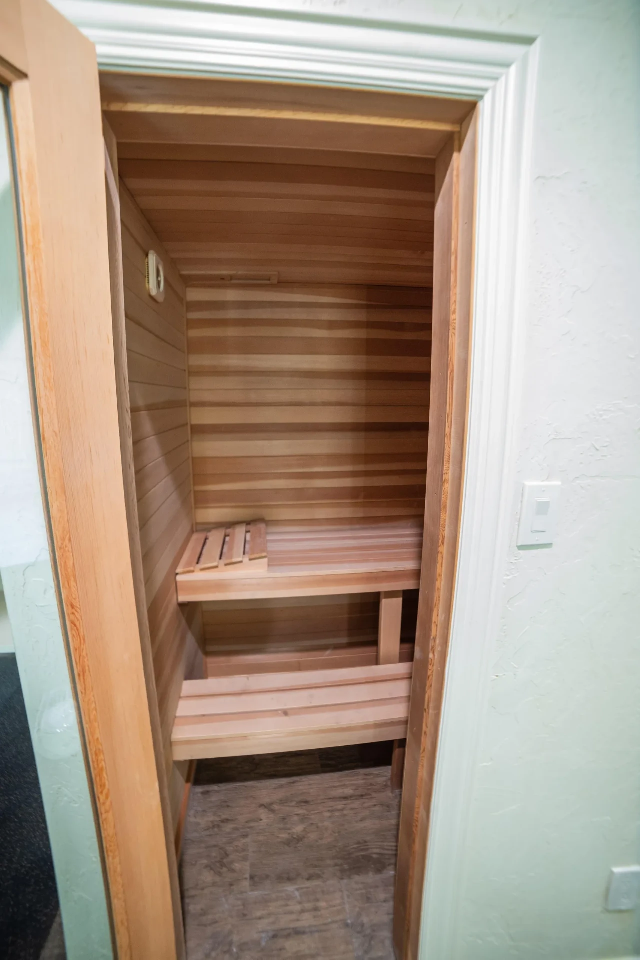 Cedar dry sauna